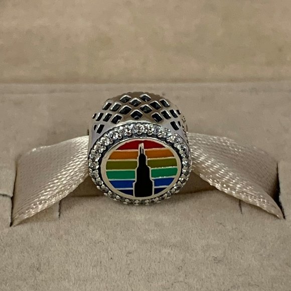 Pandora Chicago Rainbow City Exclusive Charm - Picture 2 of 6